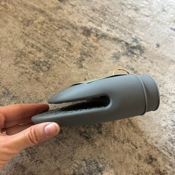 Figmint Mini Silicone Oven Mitts Gray Kitchen NEW 2 Count - Picture 2 of 5